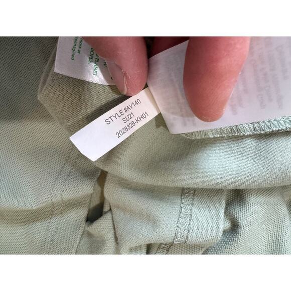 J. CREW Flex Pique Polo Short Sleeve shirt, size Medium, untucked; Light Green - Picture 6 of 6